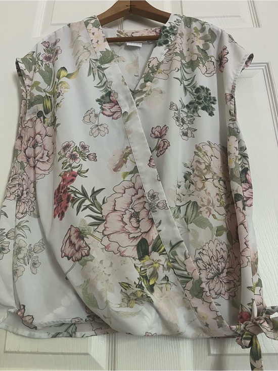 Tops - SOHO New York & Company Floral Sheer Faux Wrap Style top